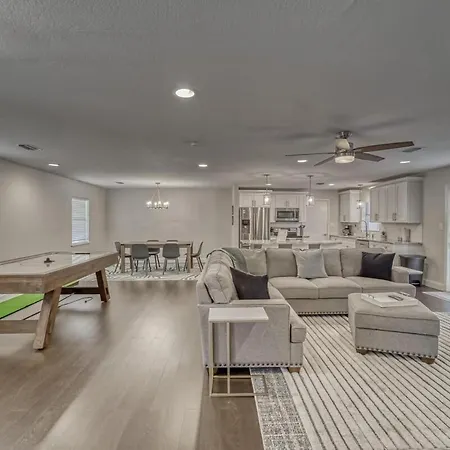 Eclectic Oasis- Pool - Air Hockey - Lake View